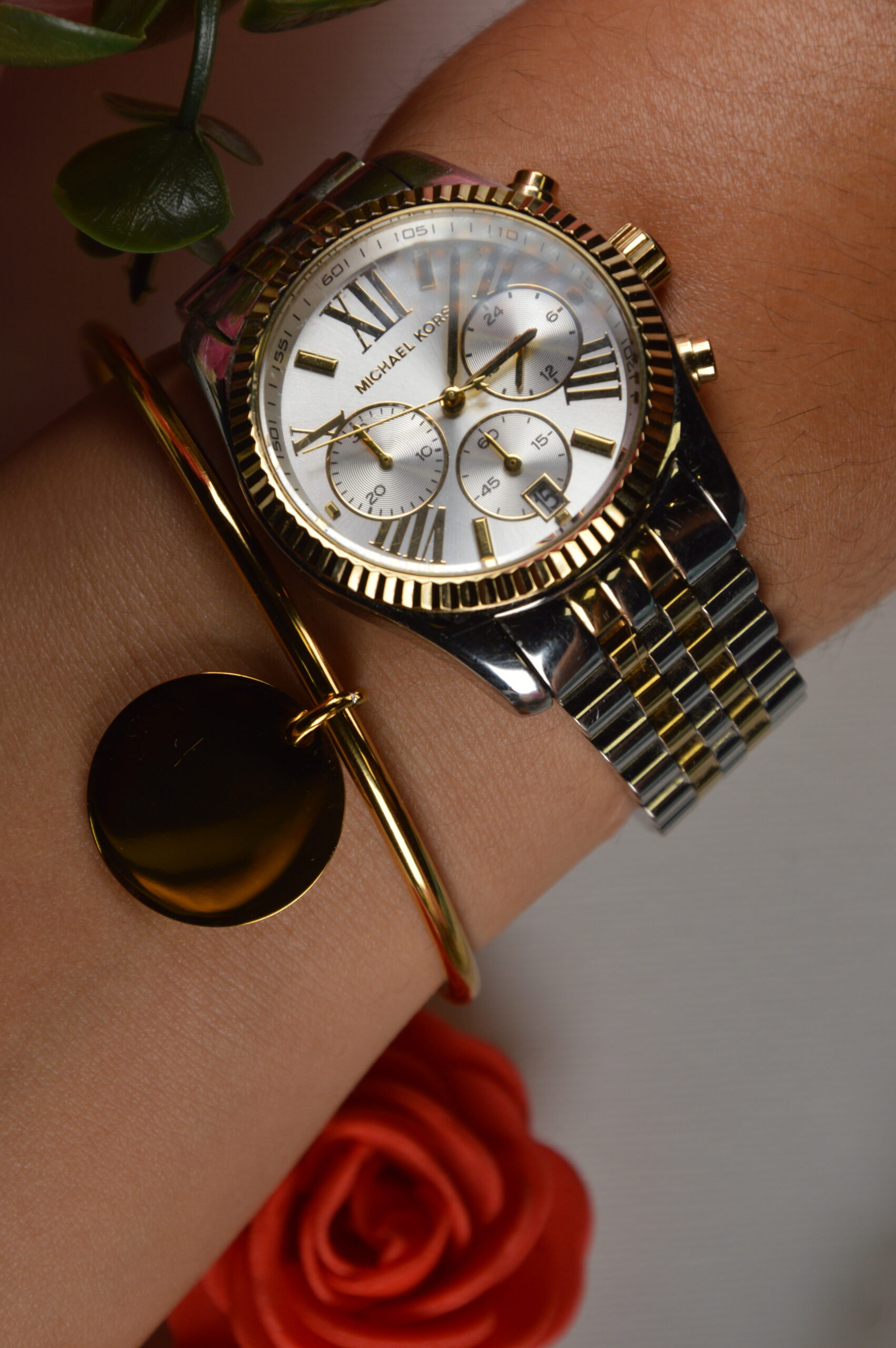 Bracelet jonc doré avec médaillon à graver