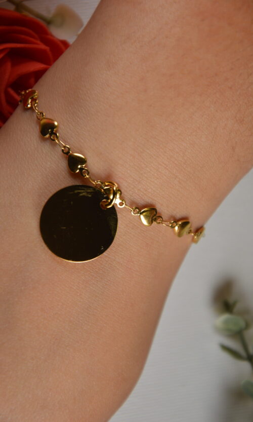 Bracelet doré chaîne cœurs avec médaillon à graver