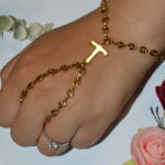 Bracelet passe-main doré avec lettre personnalisable