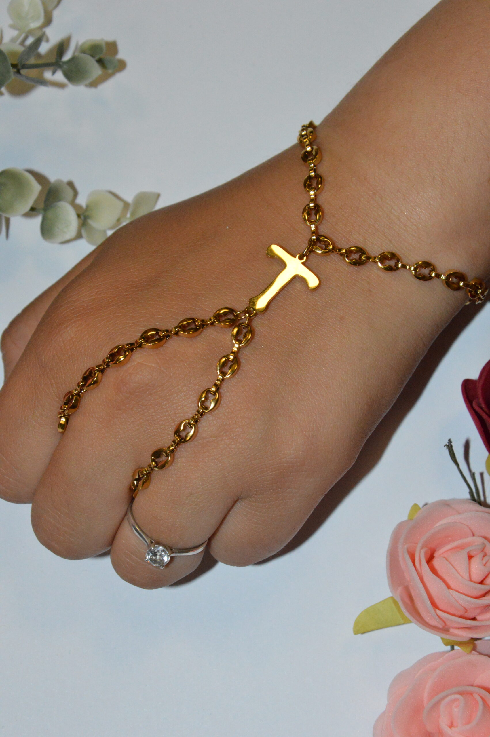 Bracelet passe-main doré avec lettre personnalisable