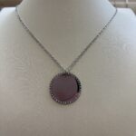 Collier Gravure Rond Strass Argenté